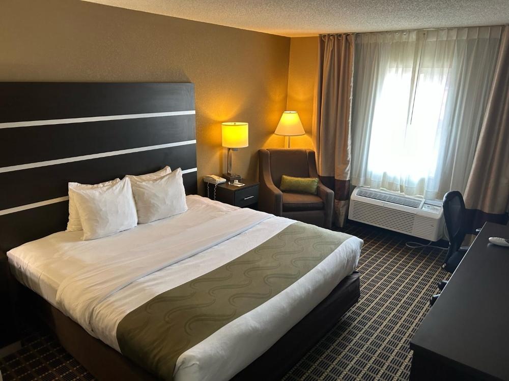 Quality Inn & Suites Image 11
