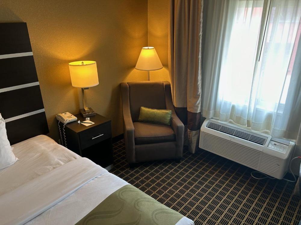 Quality Inn & Suites Image 15