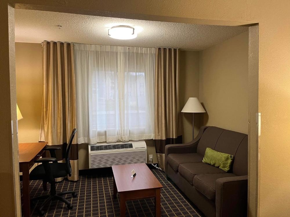 Quality Inn & Suites Image 18