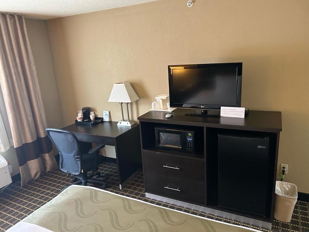 Quality Inn & Suites Image 28