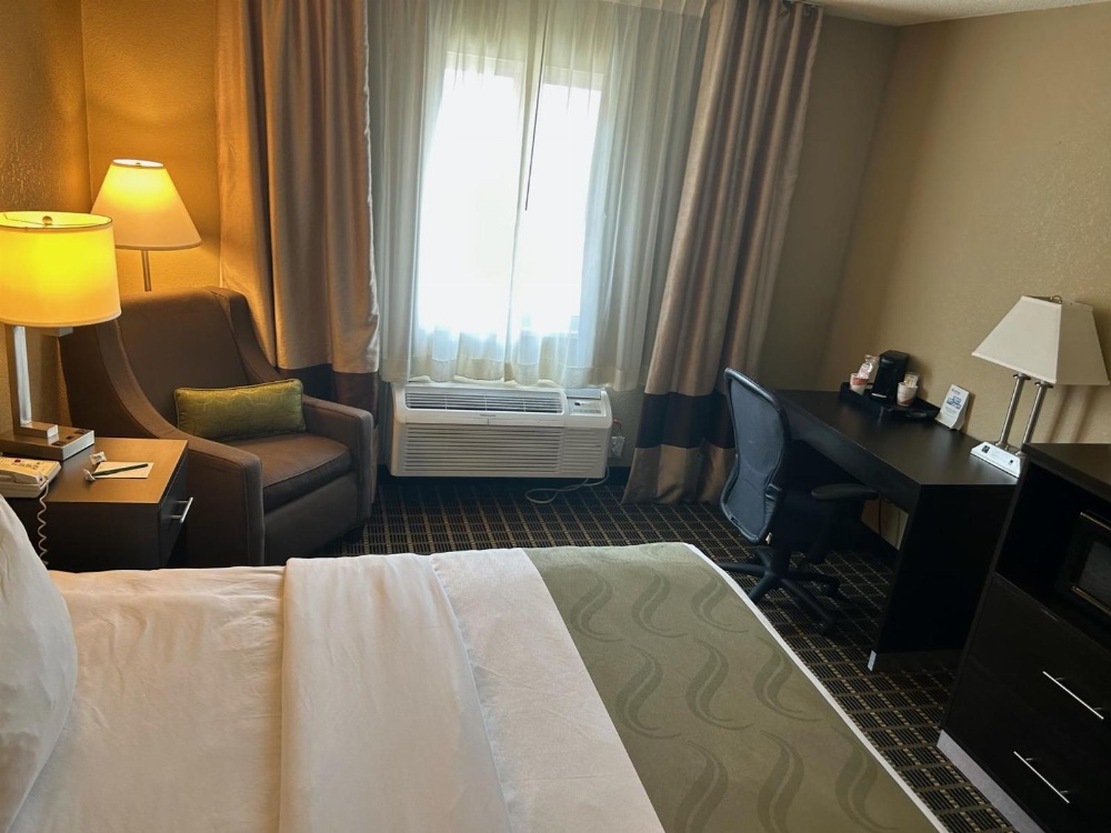 One Room Suite with Whirlpool - Non Smoking